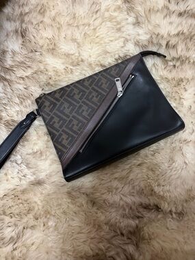 FENDI Brown & Black LeatheR CLUTCH AUTHENTIC